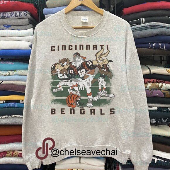 Vintage Cincinnati Bengals Looney Tunes Football Sweatshirt NFL Unisex Shirt Tee - Picture 1 of 2